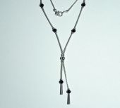 Halskette aus Silber mit 6 schwarzen Steinen