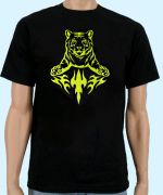 schwarzes Shirt mit Tiger und Tribal in neongelb